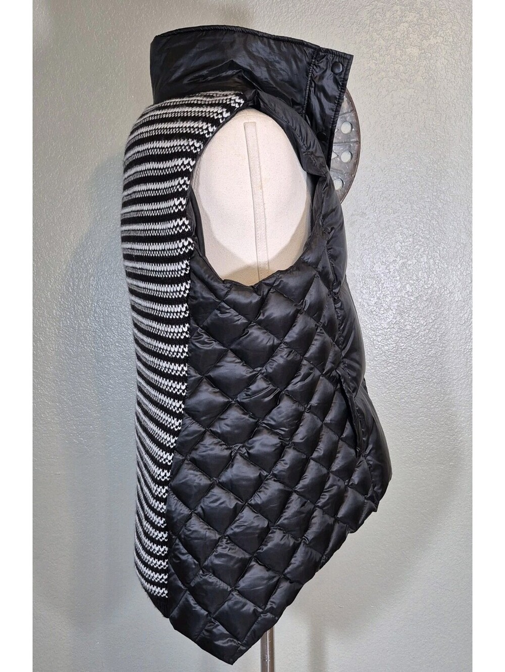 G.H. BASS & Co Down Puffer Vest Sz XL Asymetrical Quilted Zig Zag Knit Black